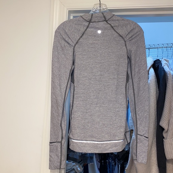 Lulu lemon sweater size 2 - Picture 6 of 7